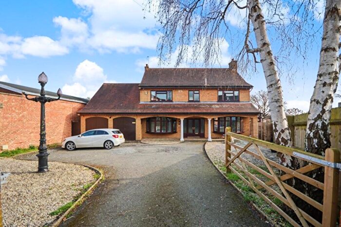 5 Bedroom Detached House For Sale In Wellingborough Road, Earls Barton, Northampton, NN6