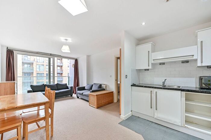 1 Bedroom Flat For Sale In Prince Regent Road, Hounslow, TW3