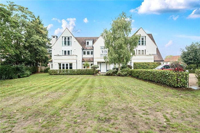 2 Bedroom Apartment For Sale In Westbourne Place, Farnham, Surrey, GU9