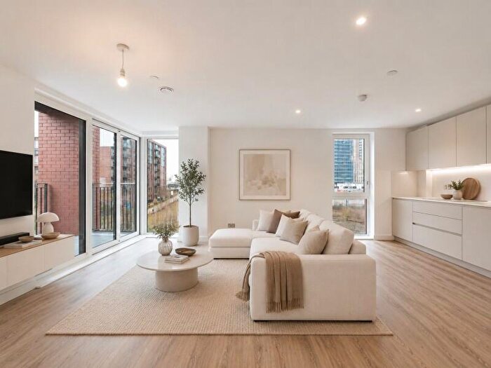 1 Bedroom Apartment To Rent In Block B :: The Railings, M5