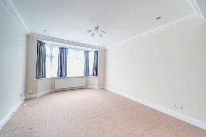 4 Bedroom Property To Rent In Park View, Acton, London, W3