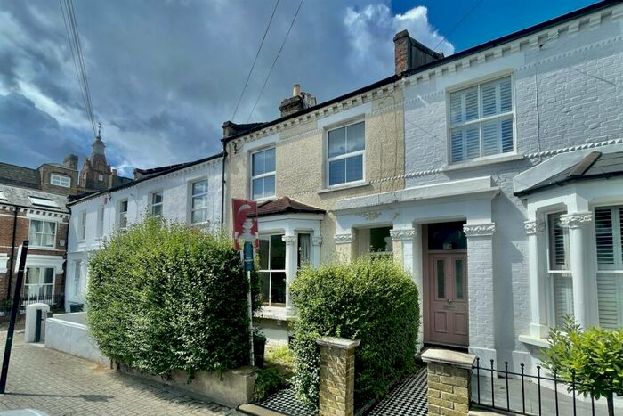 3 Bedroom Flat To Rent In Alderbrook Road, Balham, SW12