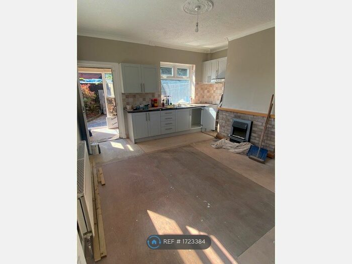 2 Bedroom End Of Terrace House To Rent In Leeds Road, Dewsbury, WF12