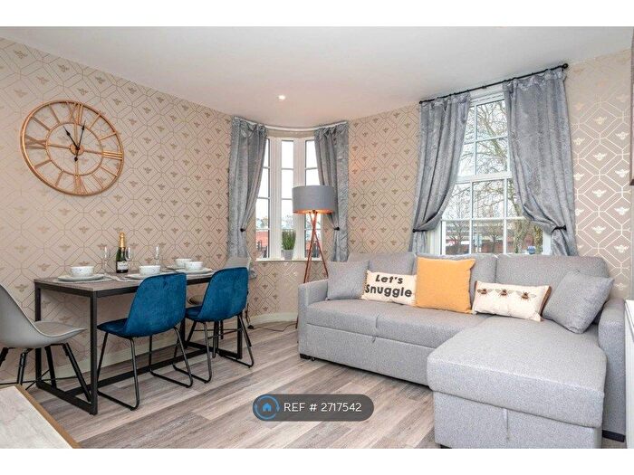 2 Bedroom Flat To Rent In High Street, Cheltenham, GL50