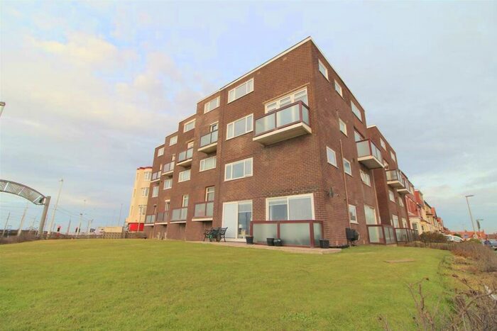 2 Bedroom Flat For Sale In Queens Promenade, Blackpool, FY2
