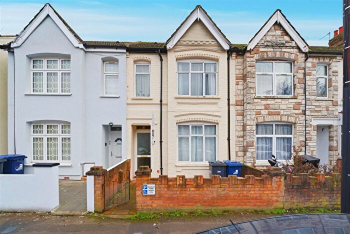 3 Bedroom Terraced House For Sale In Townsend Road, Southall, UB1