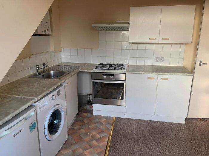 1 Bedroom Flat To Rent In Flat, - Richmond Avenue, Leicester, LE2