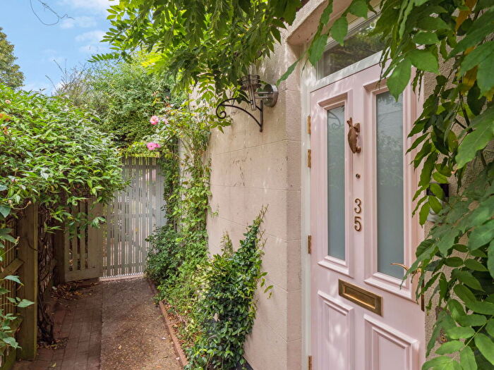 3 Bedroom End Of Terrace House For Sale In Bois Lane, Amersham, HP6