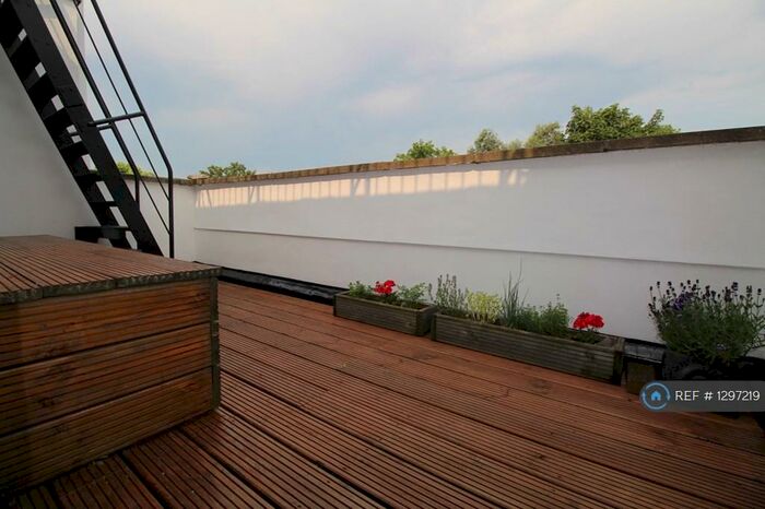 3 Bedroom Flat To Rent In Tollington Park, London, N4