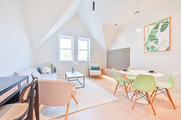 2 Bedroom Flat To Rent In Sutherland Road, Ealing, West Ealing, W13