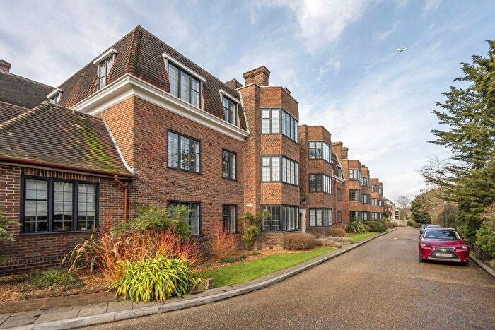 2 Bedroom Flat To Rent In Manor Fields, Putney, London, SW15