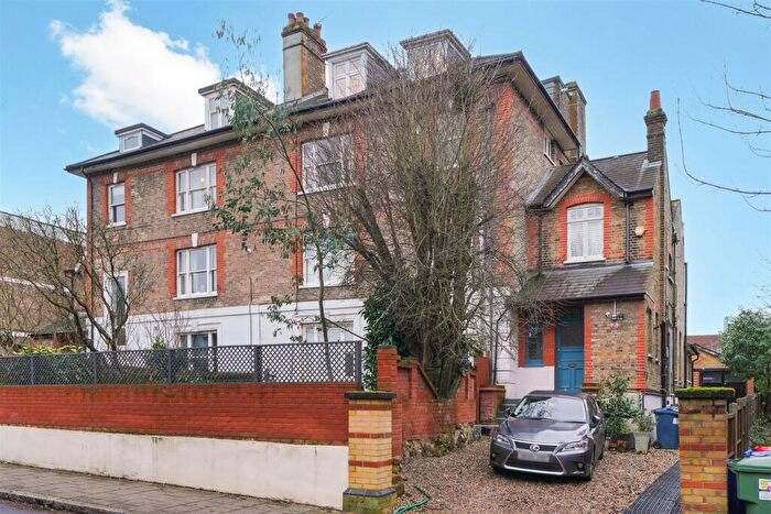 2 Bedroom Flat To Rent In Roxborough Park, Harrow On The Hill, HA1