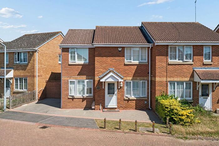 3 Bedroom Semi-detached House For Sale In Formby Close, Langley, SL3