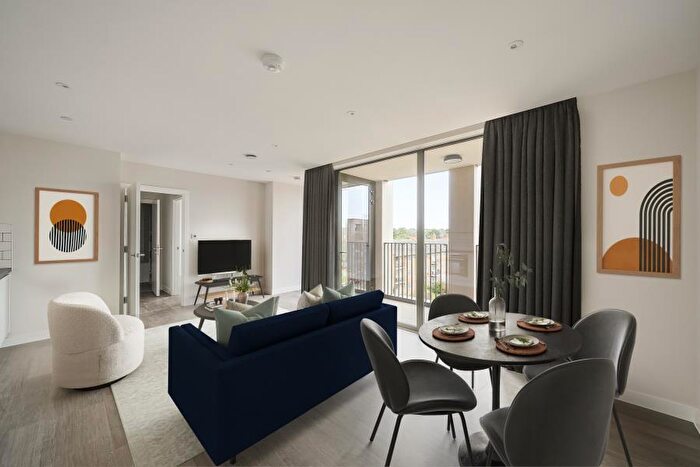 1 Bedroom Flat To Rent In Woking, Surrey, GU21