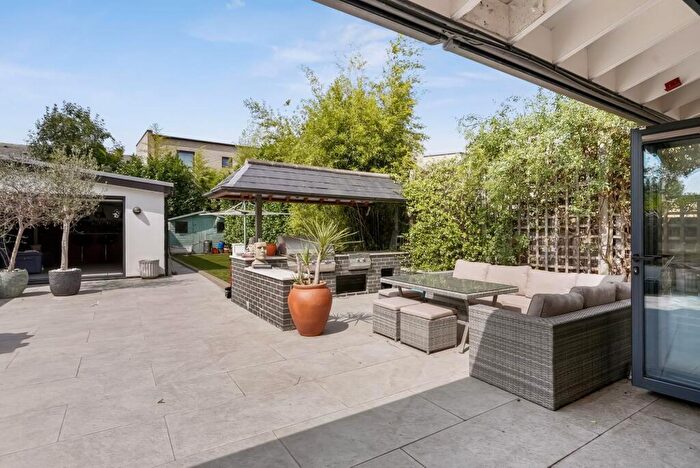 4 Bedroom End Of Terrace House For Sale In Culvers Avenue, Carshalton, SM5