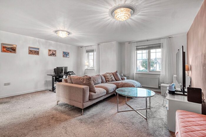 2 Bedroom Flat For Sale In New Meadow Close, Shirley, Solihull, B90