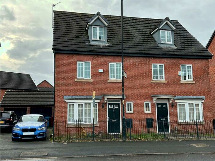 4 Bedroom Semi-Detached House To Rent In Ogden Lane, Manchester, M11