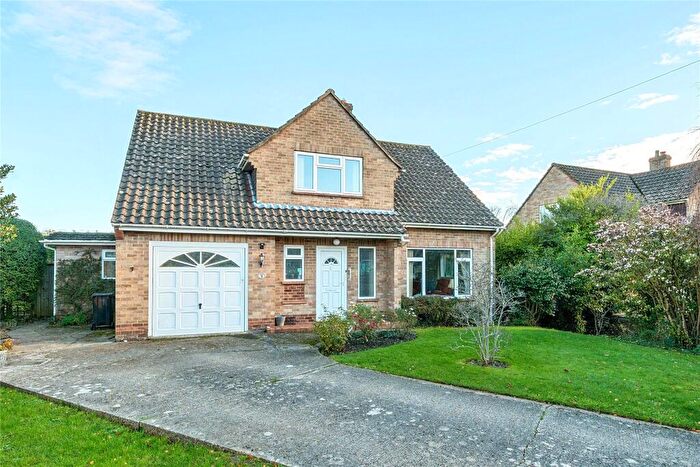 4 Bedroom Detached House For Sale In Lisle Close, Lymington, SO41