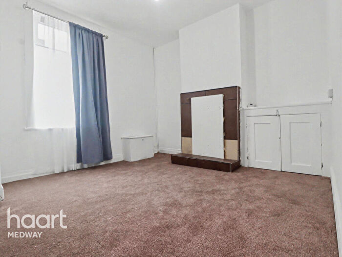 3 Bedroom Terraced House To Rent In Wykeham Street, Rochester, ME2