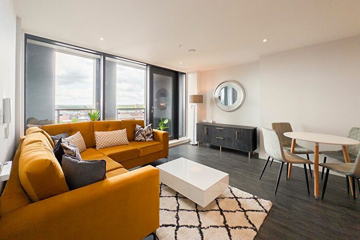 2 Bedroom Apartment To Rent In Hallmark Manchester, M4