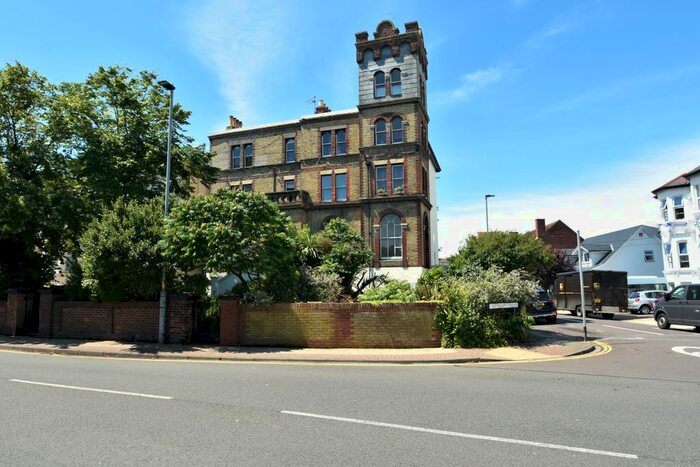 1 Bedroom Flat To Rent In Waverley Road, Southsea, Hampshire, PO5