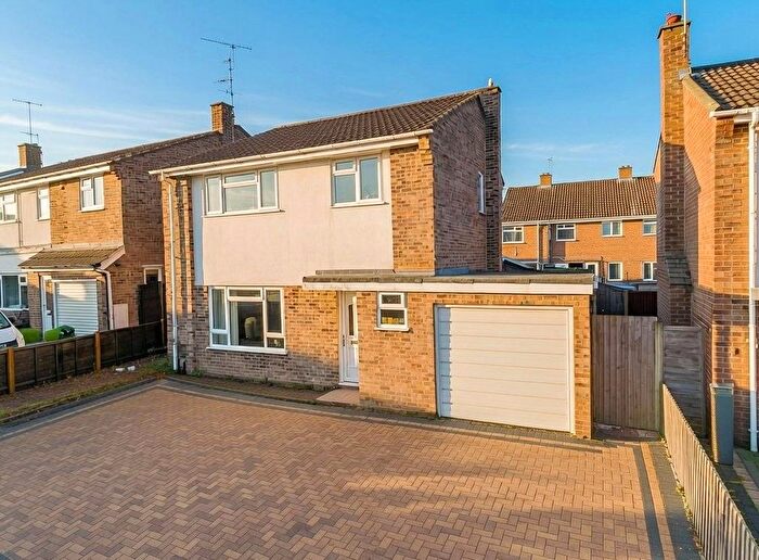 4 Bedroom Detached House For Sale In New Road, Newbury, RG14