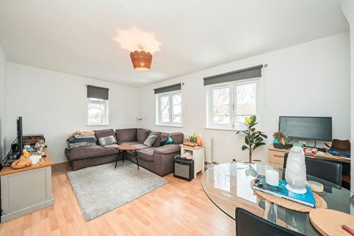 2 Bedroom Flat To Rent In Turner Avenue, Twickenham, TW2