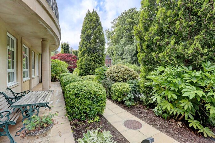 1 Bedroom Apartment For Sale In The Water Gardens, De Havilland Drive, Hazlemere, High Wycombe, HP15