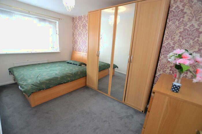 4 Bedroom Flat To Rent In Harpley Square, Stepney Green, London, E1