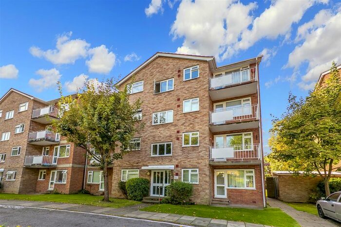 1 Bedroom Flat To Rent In Elton Close, Kingston Upon Thames, KT1
