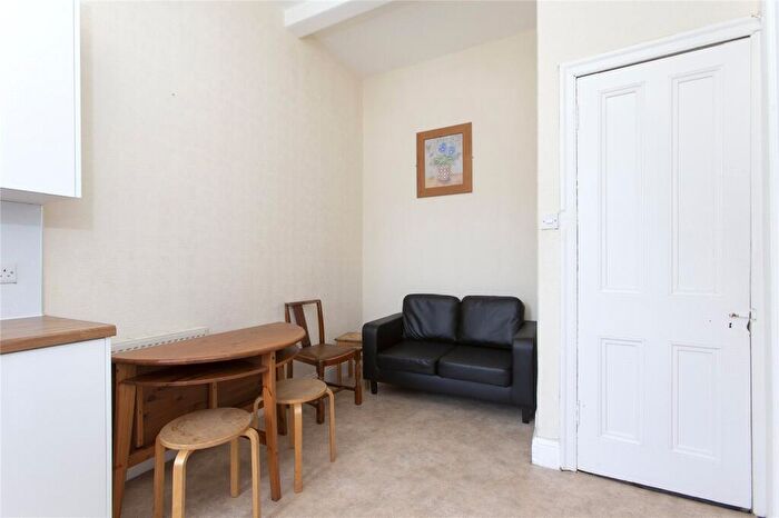 2 Bedroom Flat To Rent In Viewforth, Bruntsfield, Edinburgh, EH10