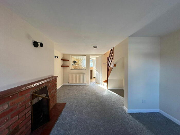 2 Bedroom Cottage To Rent In Sharpenhoe Road, Barton-le-Clay, Bedford, MK45