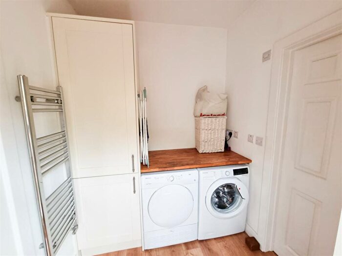 2 Bedroom End Of Terrace House To Rent In Cranmer Road, Croydon, CR0