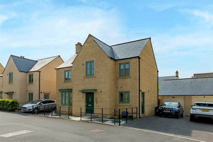 4 Bedroom Detached House To Rent In Clappen Close | Cirencester, GL7
