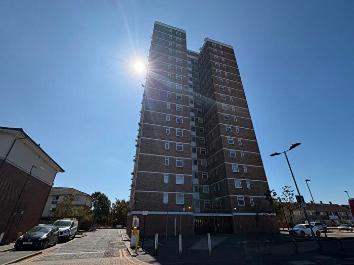 2 Bedroom Flat To Rent In Thaxted House, Siviter Way, Dagenham, Barking And Dagenham, RM10