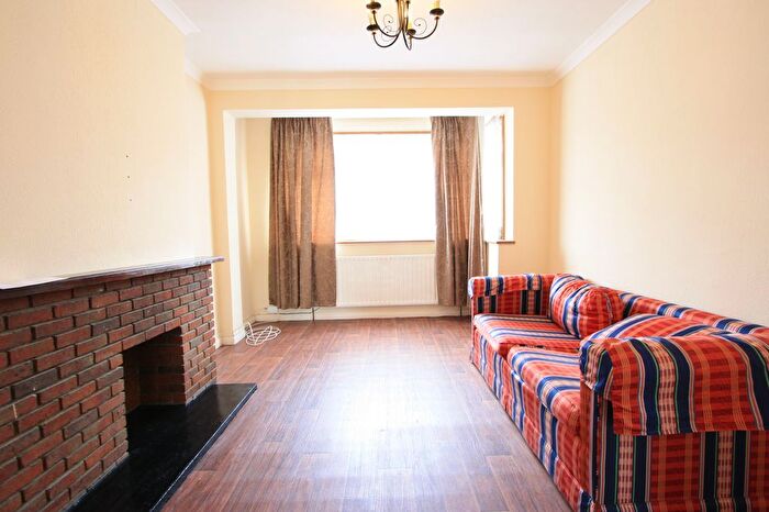 1 Bedroom Flat To Rent In Woodstock Way, Mitcham, CR4