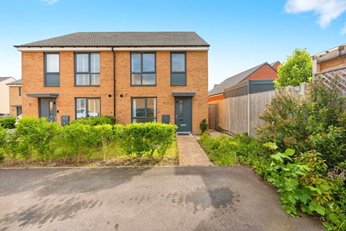 3 Bedroom Semi-Detached House For Sale In Clews Grove, Wootton, MK43