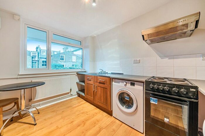 1 Bedroom Flat For Sale In Chatham Road, Battersea, London, SW11