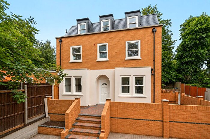 3 Bedroom End Of Terrace House For Sale In Mount Nod Close, Plumstead, London, SE18