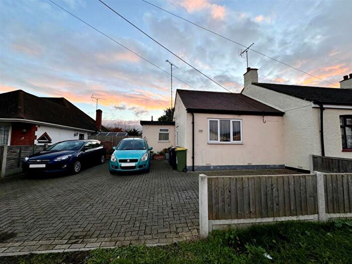 2 Bedroom Semi-Detached Bungalow To Rent In Queensland Avenue, Rochford, SS4