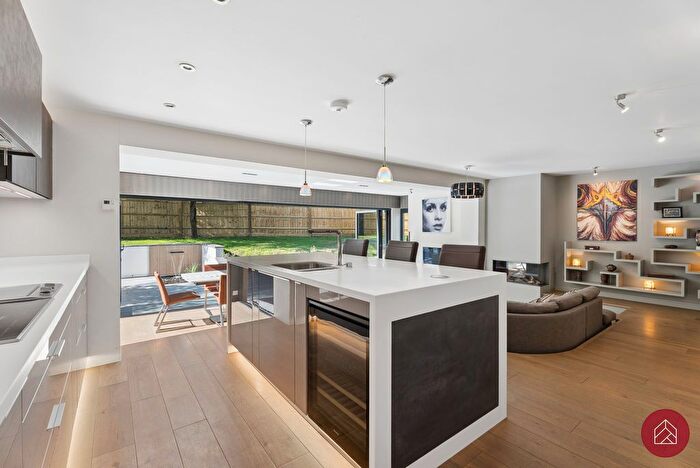 2 Bedroom Flat For Sale In North Hinksey Village, Oxford, OX2