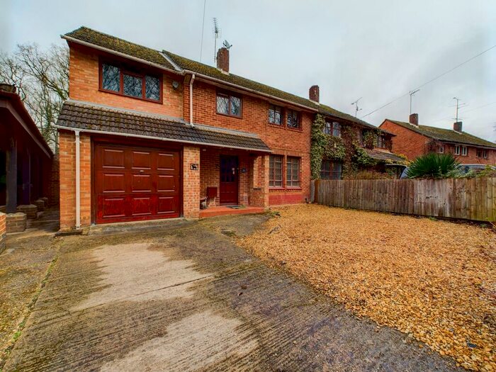 3 Bedroom Semi-Detached House For Sale In Tenaplas Drive, Upper Basildon, RG8