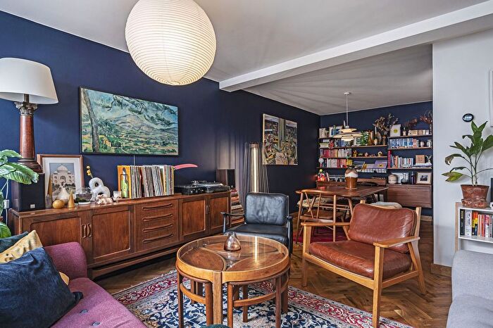 2 Bedroom Flat To Rent In Bow Road, Bow, London, E3