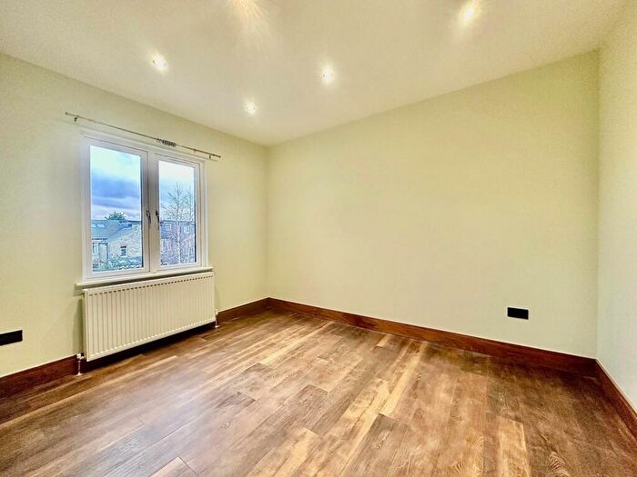 4 Bedroom Terraced House To Rent In Salisbury Road, Barnet, EN5