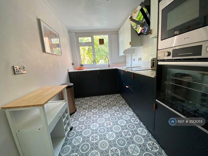 2 Bedroom Flat To Rent In Eliot Close, Emmer Green, Reading, RG4