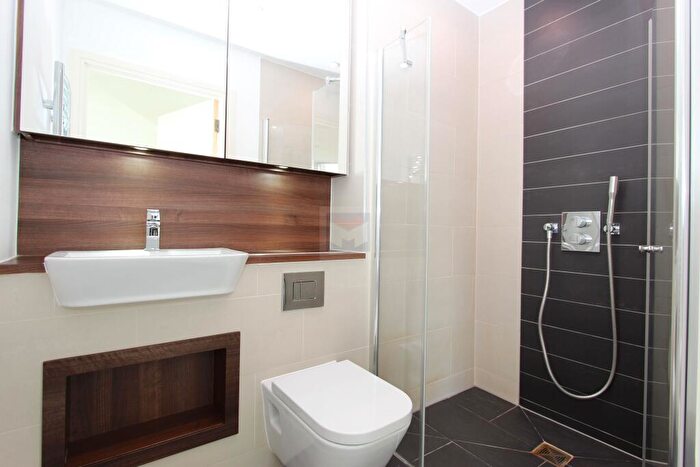 2 Bedroom Apartment For Sale In Surrey Quays Road, London, SE16