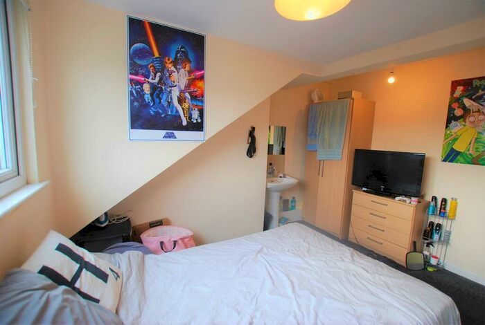1 Bedroom End Of Terrace House To Rent In Stalker Lees Road, S11