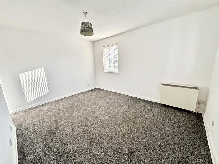 1 Bedroom Flat For Sale In Ryde Drive, Stanford-Le-Hope, SS17