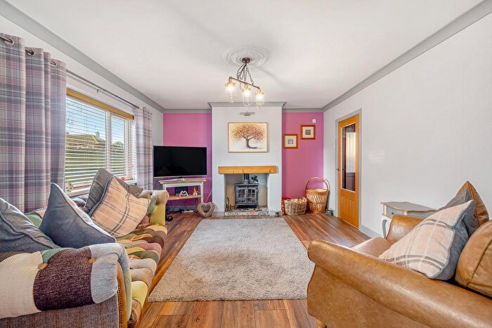 3 Bedroom Semi-Detached House For Sale In West Cobgate, Moulton, PE12