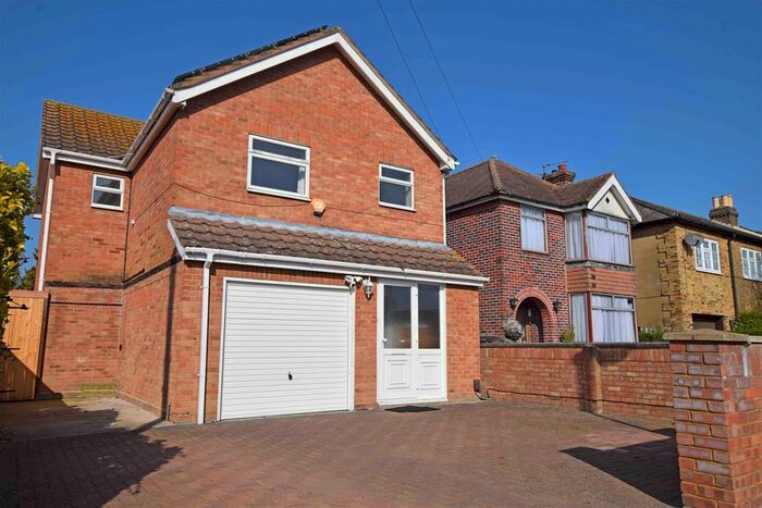 4 Bedroom Detached House To Rent In Alexandra Road, Ashford, TW15